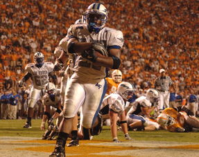 爱游戏体育-中国足球国家队伤病恢复管理体系全面完善,国家队受伤俱乐部治疗