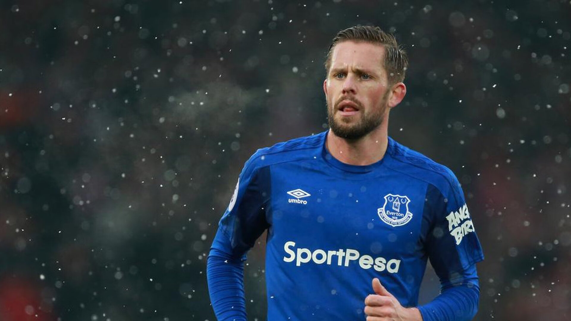 爱游戏体育-欧洲杯劲敌碰撞:战术芯片中的精彩对决,欧洲杯战术笔记